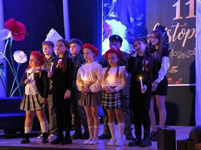 Szkoła Podstawowa we Wrześnicy. Spektakl upamiętniający odzyskanie przez Polskę Niepodległości