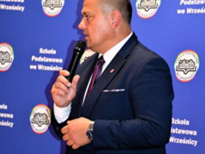 Szkoła Podstawowa we Wrześnicy. Spektakl upamiętniający odzyskanie przez Polskę Niepodległości