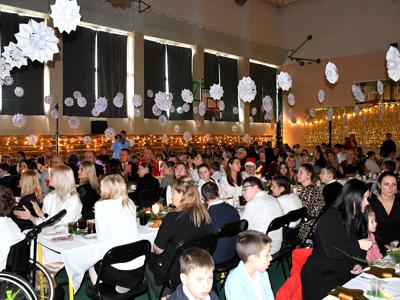 Świąteczna magia Jasełek i Wigilii w Specjalnym Ośrodku Szkolno-Wychowawczym w Sławnie