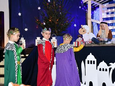 „Małe serca, wielka radość – jasełkowa opowieść z Gwiazdowa” 