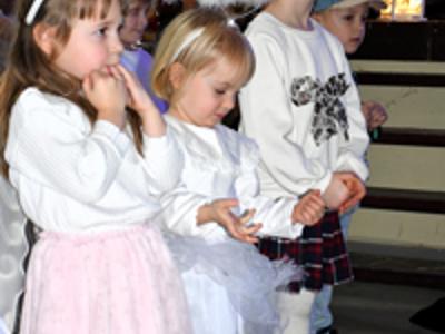 „Małe serca, wielka radość – jasełkowa opowieść z Gwiazdowa” 