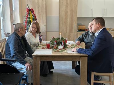 Świąteczne odwiedziny w mieszkaniu wspomaganym w Rzyszczewie