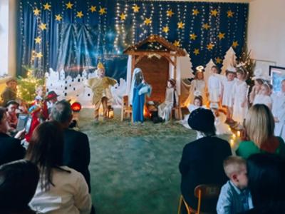 Najpiękniejsze wartości Świąt przypomniane przez dzieci – jasełka w Sławsku
