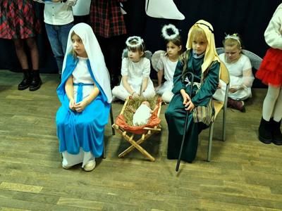 Świąteczna atmosfera jasełek w SP Bobrowice