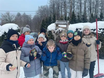 Zimowa pomoc dla ptaków – piękna inicjatywa uczniów SP we Wrześnicy 
