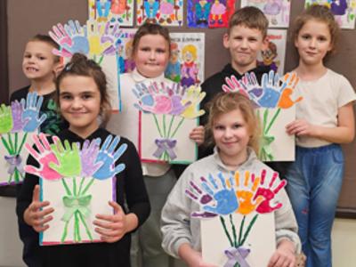 Uśmiechy, laurki i radość – Dzień Babci i Dziadka w Świetlicy Środowiskowej