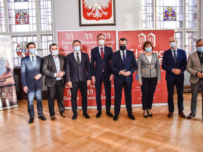 Konferencja prasowa Sekretarza Stanu MSWiA Pawła Szefernakera z udziałem samorządowców z powiatu sławieńskiego w dniu 25.10.2021 r. (foto: Rafał Szymczewski)