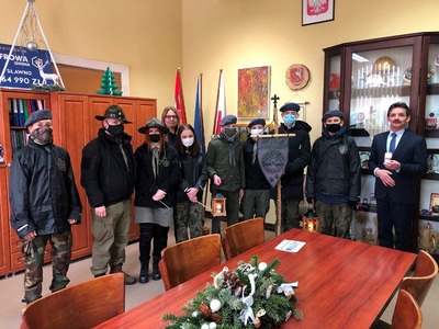 Harcerze z Hufca ZHP Sławno przybyli z Betlejemskim Światełkiem Pokoju