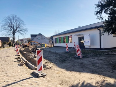 Warszkówko - parking i chodnik przy świetlicy wiejskiej