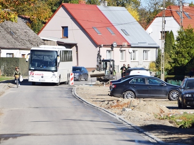 Prace budowlane przy wodociągu i kanalizacji w Sławsku
