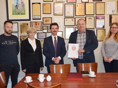Podpisanie umowy z Wykonawcą - firmą LEMAR z Niezabyszewa