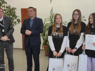 Laureatki Powiatowego Konkursu Matematycznego - uczennice SP Sławsko