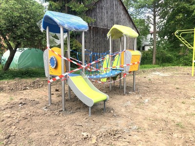 Budowa placu zabaw w Bobrowicach