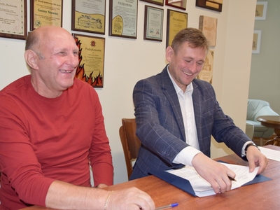 Leszek Kos - sołtys Tychowa i Tomasz Sobieraj - Wicemarszałek Województwa Zachodniopomorskiego
