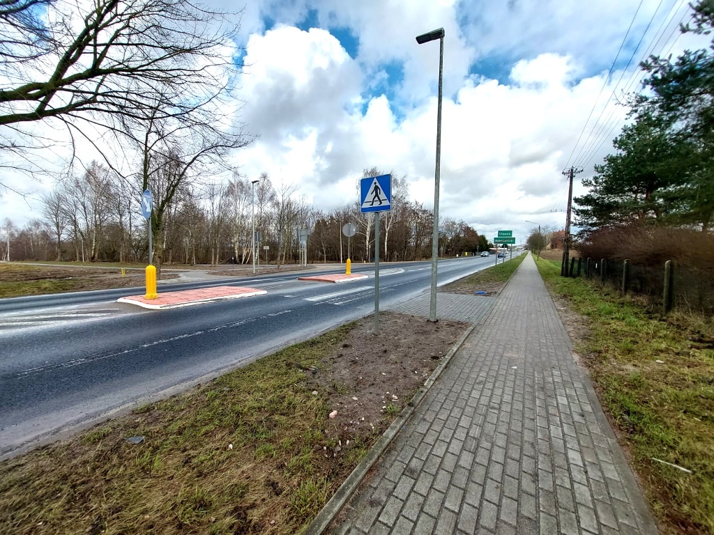 Przejście dla pieszych przez drogę krajową nr 6 w Bobrowiczkach