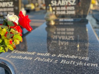 Mogiła por. Jana Słabysza na kołobrzeskim cmentarzu
