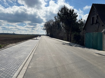 Droga do cmentarza we Wrześnicy