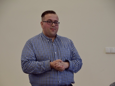 Podpisanie umowy na budowę dróg w Starym Krakowie - sołtys Mateusz Łanik
