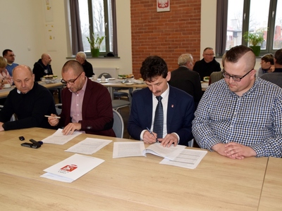 Podpisanie umowy na budowę dróg w Starym Krakowie
