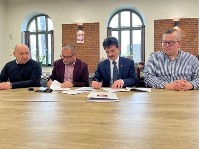 Podpisanie umowy na budowę dróg w Starym Krakowie