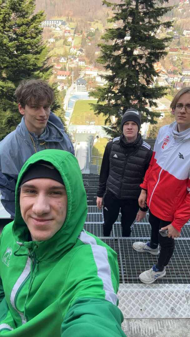 Jakub Wilczewski (pierwszy po lewej) na obozie kadry narodowej