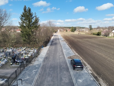 Droga do cmentarza we Wrześnicy