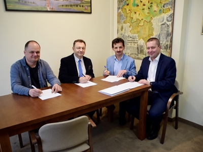 Podpisanie umowy z Wykonawcą na modernizację dróg w Łętowie