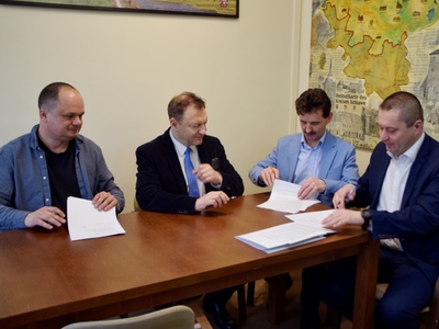 Podpisanie umowy z Wykonawcą na modernizację dróg w Łętowie