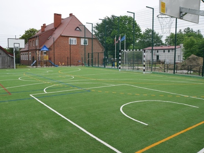 Boisko sportowe przy Szkole Podstawowej w Bobrowicach
