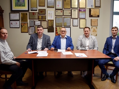 Podpisanie umowy z Wykonawcą - budowa stacji uzdatniania wody wraz z ujęciem wody w Sławsku