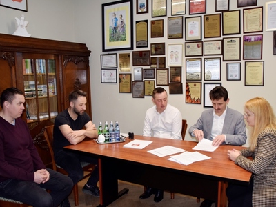 Podpisanie umowy na przebudowę dróg gminnych w Janiewicach
