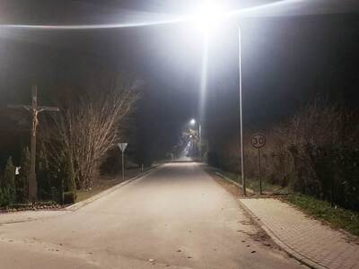 Oświetlenie uliczne wzdłuż drogi na kolonię we Wrześnicy