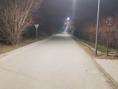 Oświetlenie uliczne wzdłuż drogi na kolonię we Wrześnicy