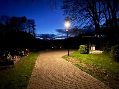 Żukowo - lampy oświetleniowe na cmentarzu i terenach przykościelnych