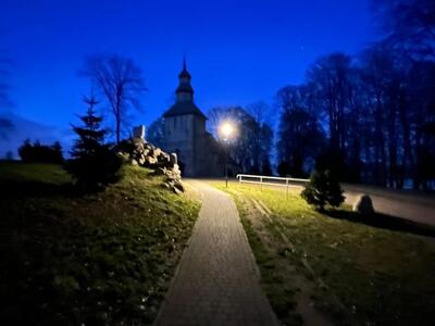Żukowo - lampy oświetleniowe na cmentarzu i terenach przykościelnych