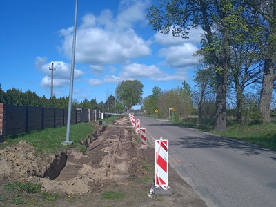 Chodnik przy drodze powiatowej w Sławsku