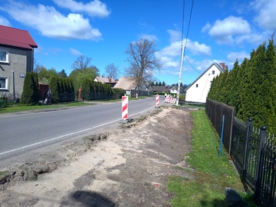 Chodnik przy drodze powiatowej w Sławsku