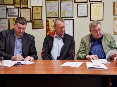 Podpisanie umowy na budowę boisk wielofunkcyjnych w Smardzewie i Rzyszczewie