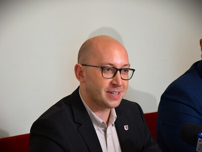 Uroczyste podpisanie umów na nowe samochody pożarnicze z wyposażeniem