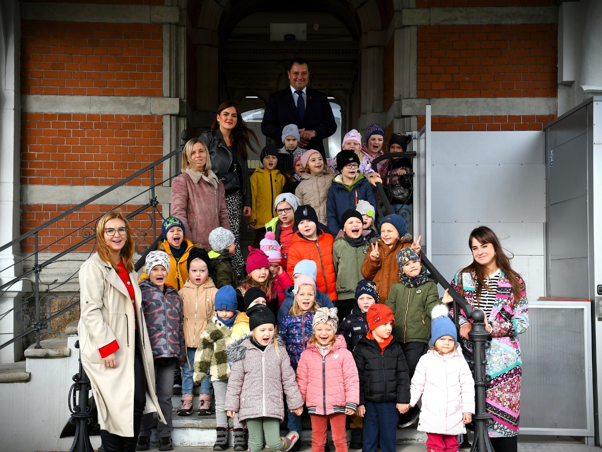 
Wyjątkowa wizyta przedszkolaków w Urzędzie Gminy Sławno
