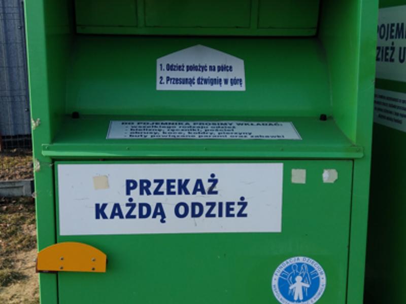 Gmina rozstawia pojemniki na odzież używaną