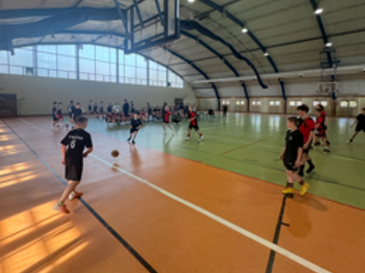 Miejsko- Gminne Zawody w Piłce Koszykowej – Sportowa Rywalizacja i Integracja