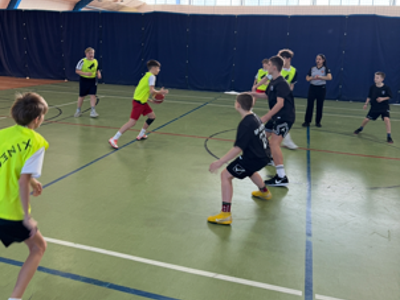 Miejsko- Gminne Zawody w Piłce Koszykowej – Sportowa Rywalizacja i Integracja