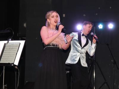 Paulina Glinka i Piotr Pastuszka w MOK z okazji Dnia Kobiet