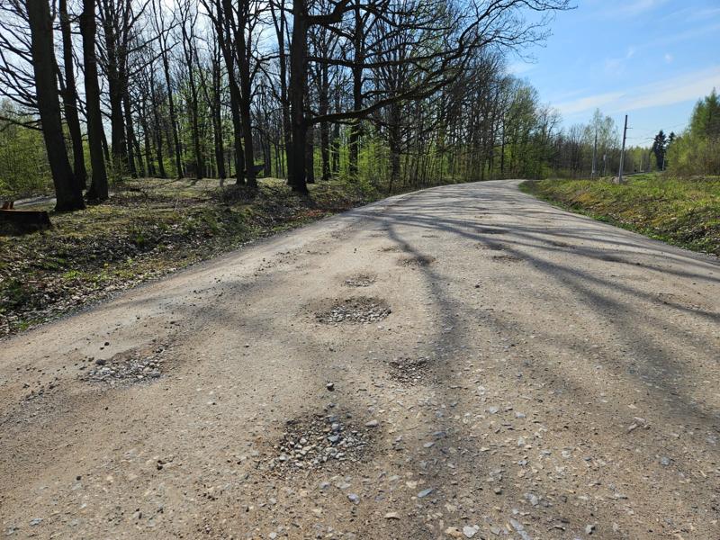 widok czarna droga
