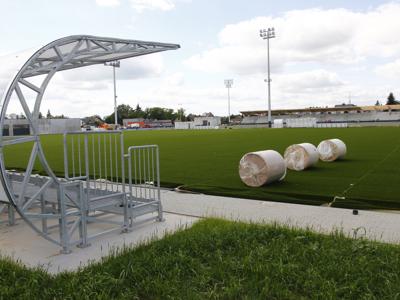 Stadion przyozdabia się w barwy KKS Koluszki