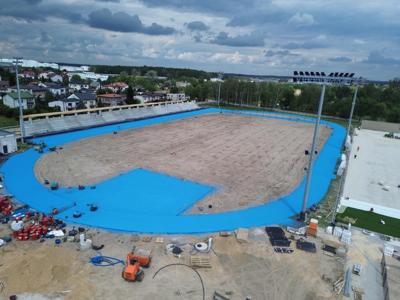 Stadion przyozdabia się w barwy KKS Koluszki