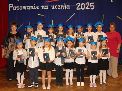 Kolorowa droga do wiedzy… czyli pasowanie na ucznia w SP w Różycy