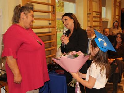 Kolorowa droga do wiedzy… czyli pasowanie na ucznia w SP w Różycy