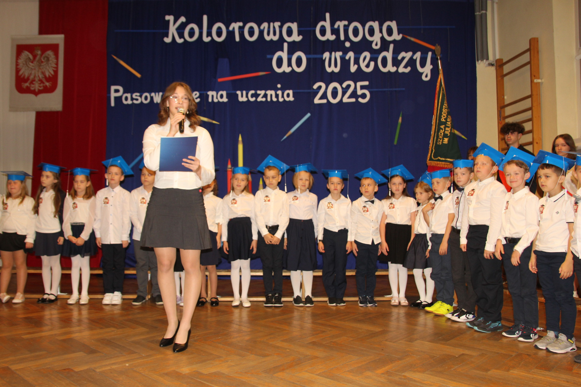 Kolorowa droga do wiedzy… czyli pasowanie na ucznia w SP w Różycy